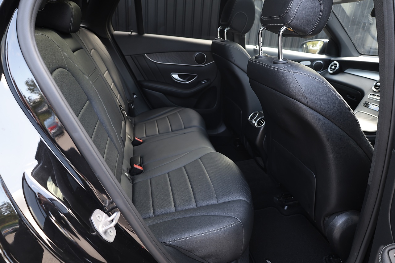 Mercedes-Benz GLC 250d AMG Line Premium 1 Former Keeper + FMBSH + Pano Roof + 360 Cameras - Large 28