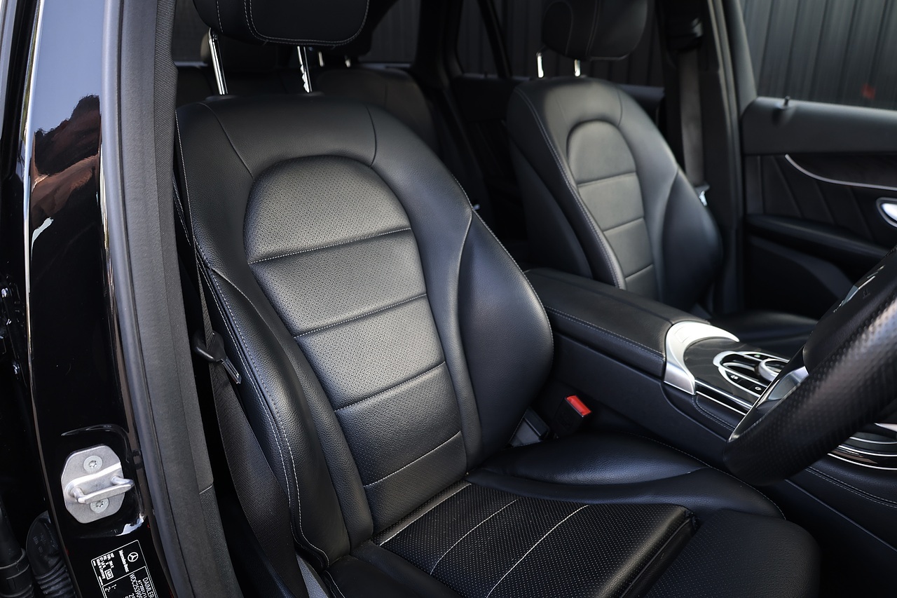 Mercedes-Benz GLC 250d AMG Line Premium 1 Former Keeper + FMBSH + Pano Roof + 360 Cameras - Large 31