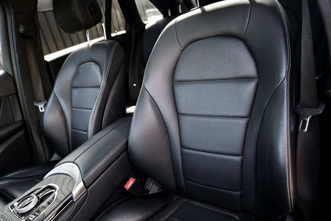 Mercedes-Benz GLC 250d AMG Line Premium 1 Former Keeper + FMBSH + Pano Roof + 360 Cameras - Large 33