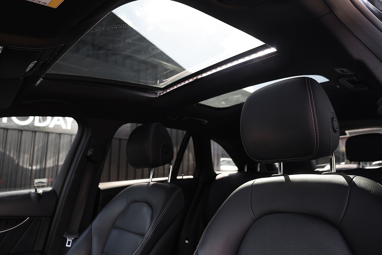 Mercedes-Benz GLC 250d AMG Line Premium 1 Former Keeper + FMBSH + Pano Roof + 360 Cameras - Large 34