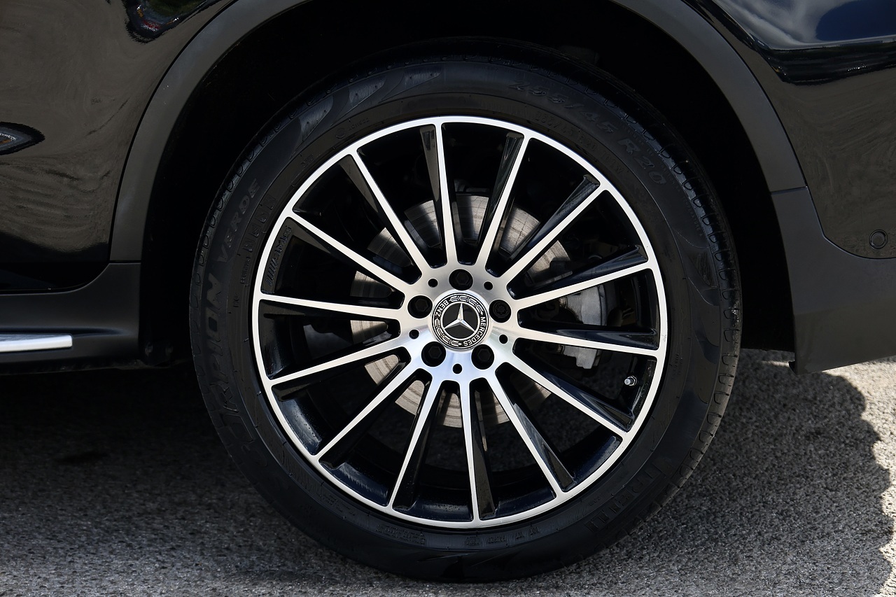 Mercedes-Benz GLC 250d AMG Line Premium 1 Former Keeper + FMBSH + Pano Roof + 360 Cameras - Large 41