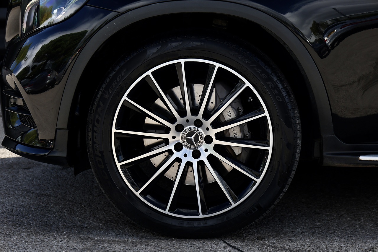 Mercedes-Benz GLC 250d AMG Line Premium 1 Former Keeper + FMBSH + Pano Roof + 360 Cameras - Large 42