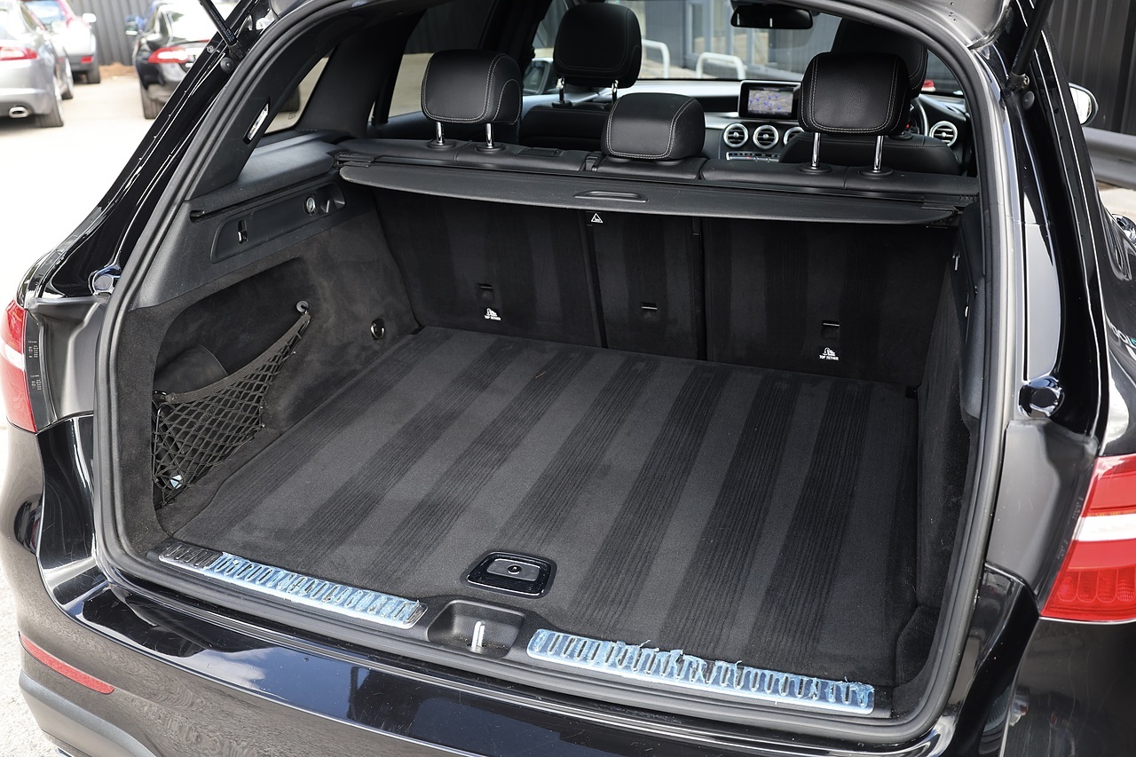 Mercedes-Benz GLC 250d AMG Line Premium 1 Former Keeper + FMBSH + Pano Roof + 360 Cameras - Large 30