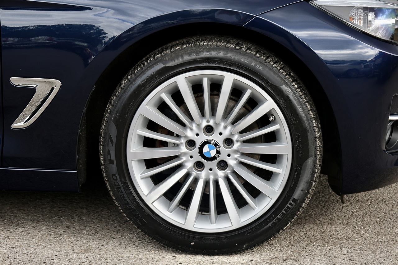 BMW 320d GT Luxury 1 Former Keeper + 21k Miles from New + ULEZ - Large 39