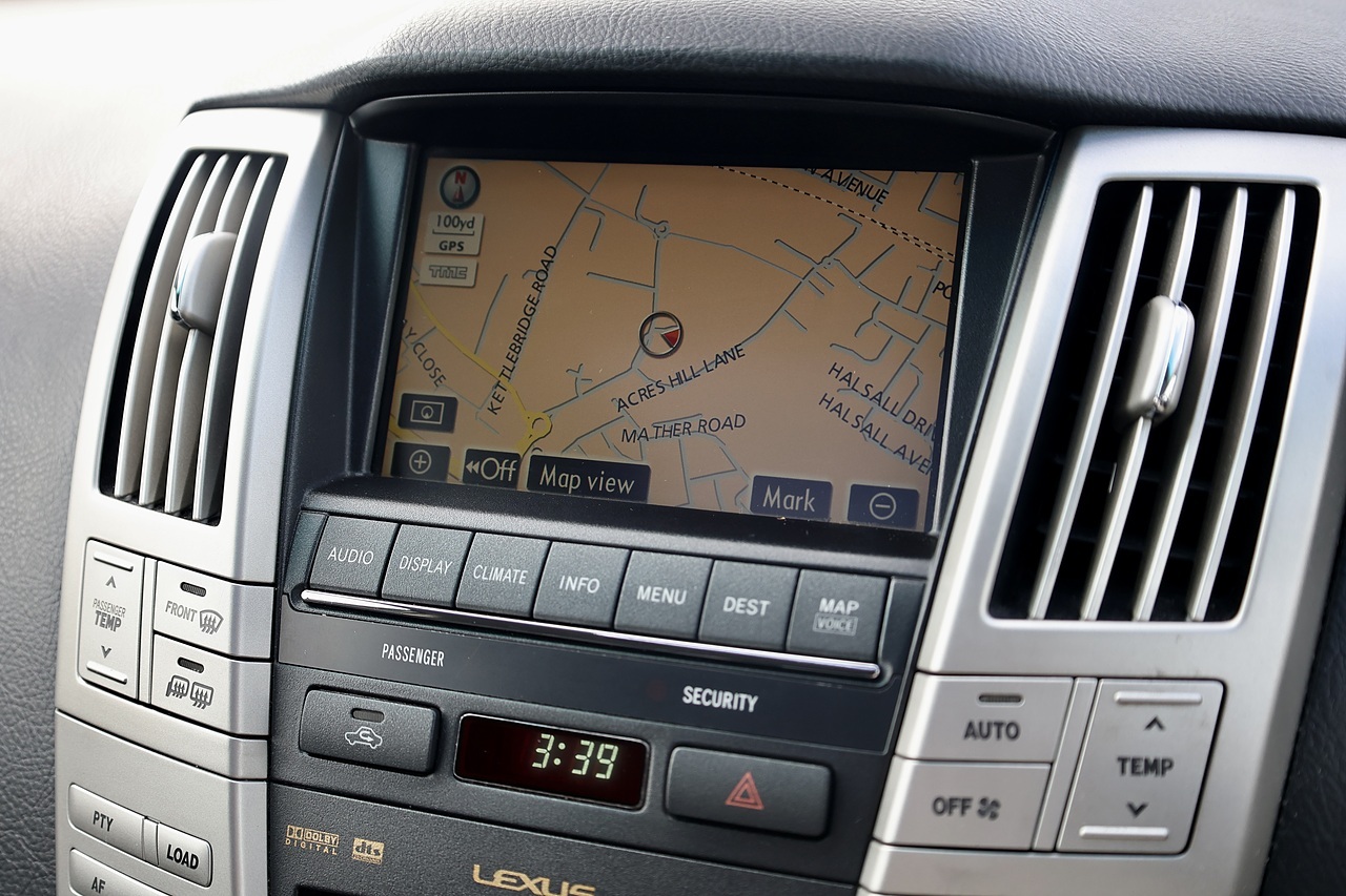 Lexus RX 400h Executive Limited Edition 2 Former Keepers + 16 Lexus Main Dealer Services + Sunroof + Rear Screens - Large 6
