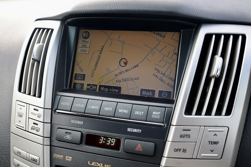 Lexus RX 400h Executive Limited Edition 2 Former Keepers + 16 Lexus Main Dealer Services + Sunroof + Rear Screens Image 6
