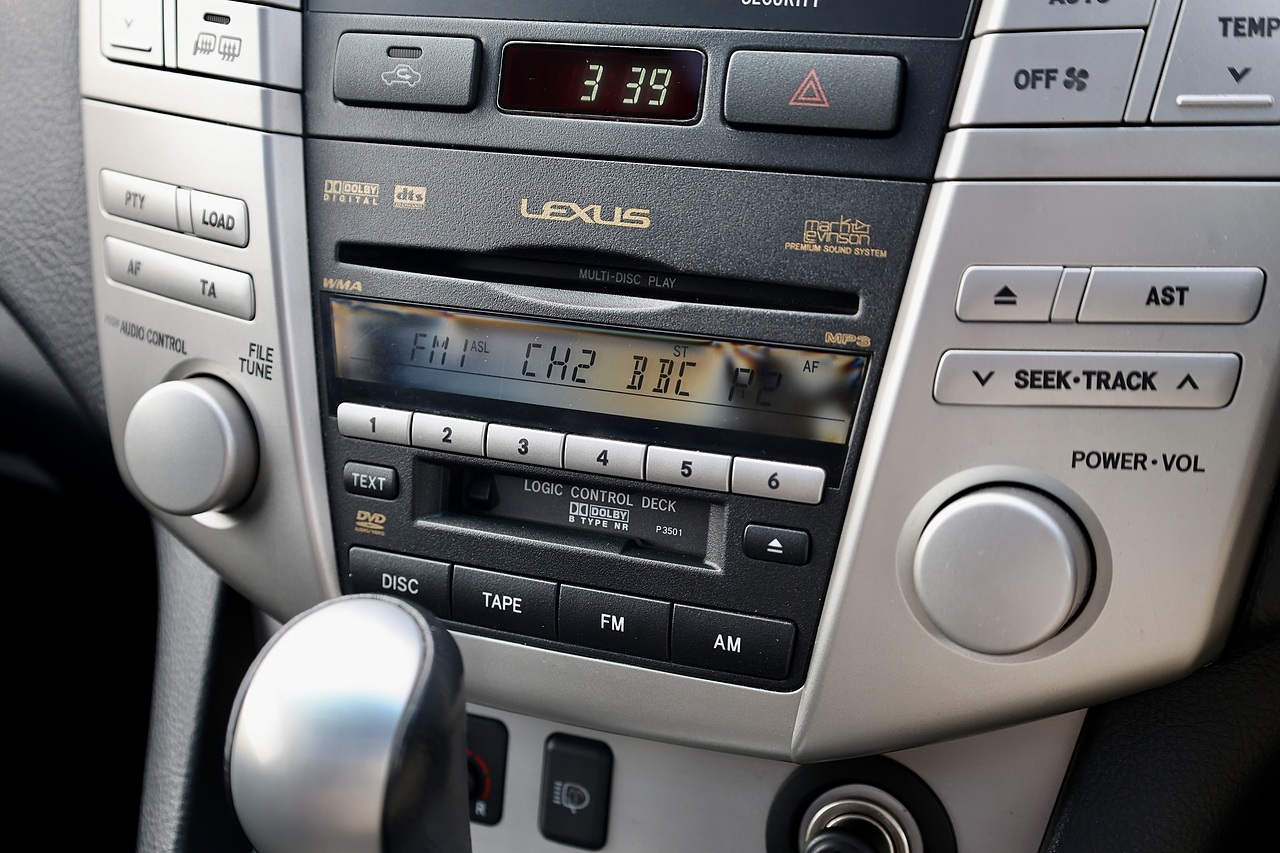 Lexus RX 400h Executive Limited Edition 2 Former Keepers + 16 Lexus Main Dealer Services + Sunroof + Rear Screens - Large 11