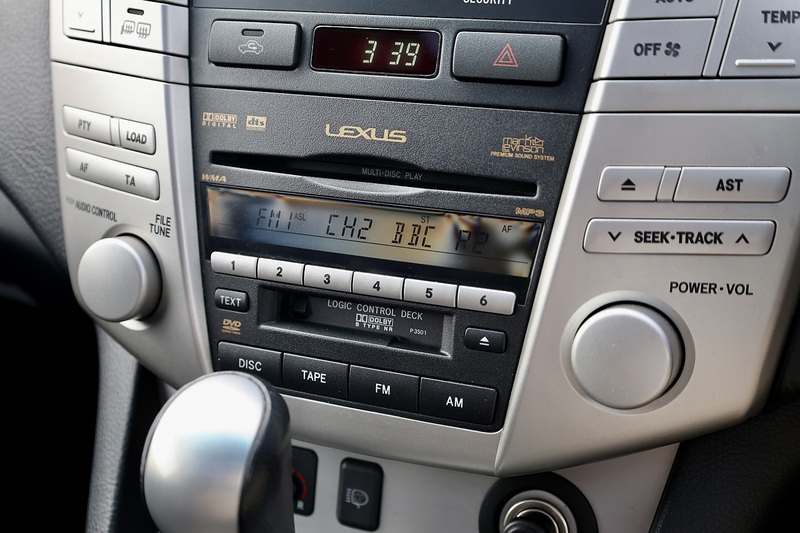 Lexus RX 400h Executive Limited Edition 2 Former Keepers + 16 Lexus Main Dealer Services + Sunroof + Rear Screens Image 11