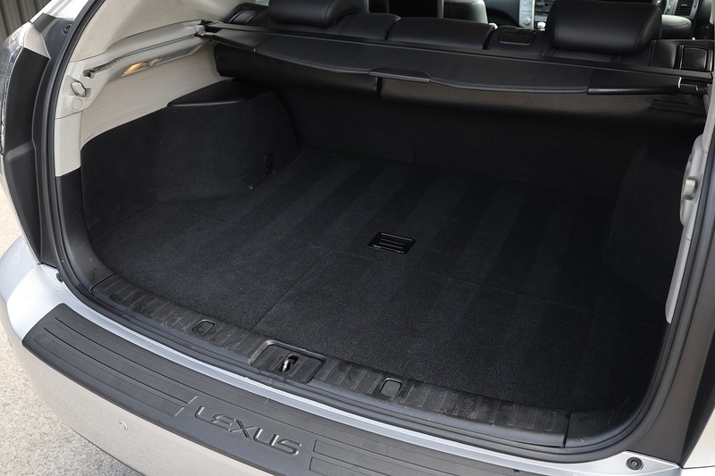 Lexus RX 400h Executive Limited Edition 2 Former Keepers + 16 Lexus Main Dealer Services + Sunroof + Rear Screens Image 10