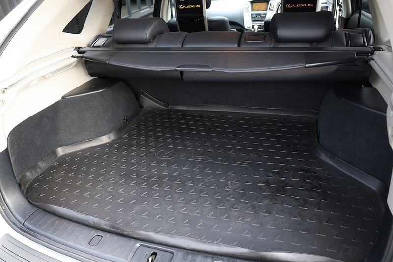 Lexus RX 400h Executive Limited Edition 2 Former Keepers + 16 Lexus Main Dealer Services + Sunroof + Rear Screens Image 26