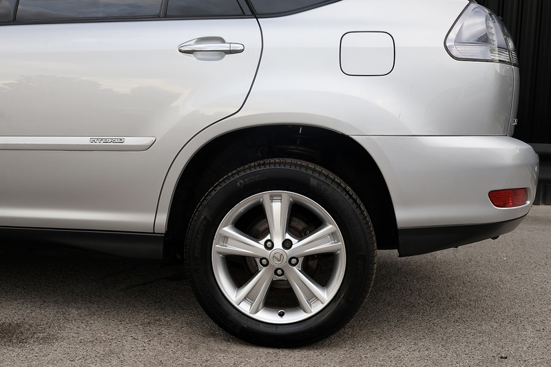 Lexus RX 400h Executive Limited Edition 2 Former Keepers + 16 Lexus Main Dealer Services + Sunroof + Rear Screens Image 30