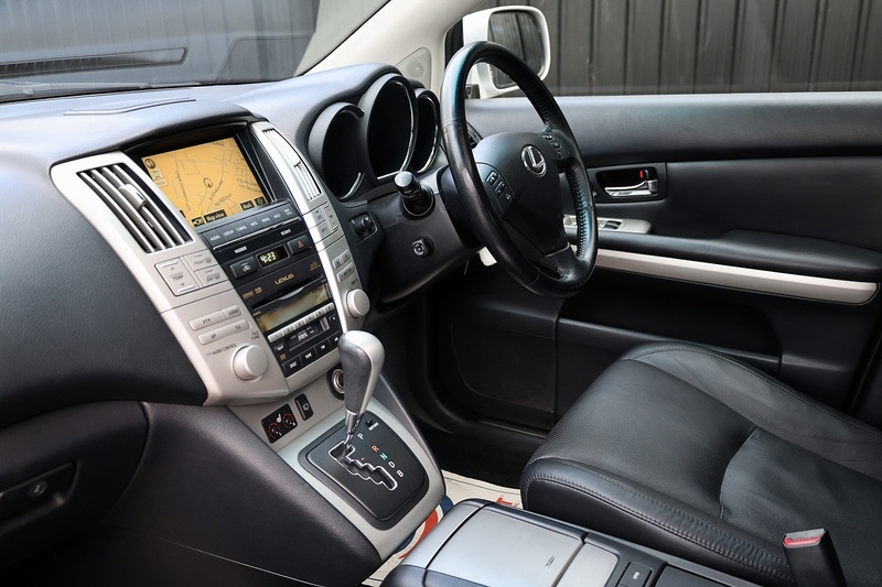 Lexus RX 400h Executive Limited Edition 2 Former Keepers + 16 Lexus Main Dealer Services + Sunroof + Rear Screens Image 17