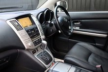 Lexus RX 400h Executive Limited Edition 2 Former Keepers + 16 Lexus Main Dealer Services + Sunroof + Rear Screens - Thumb 17