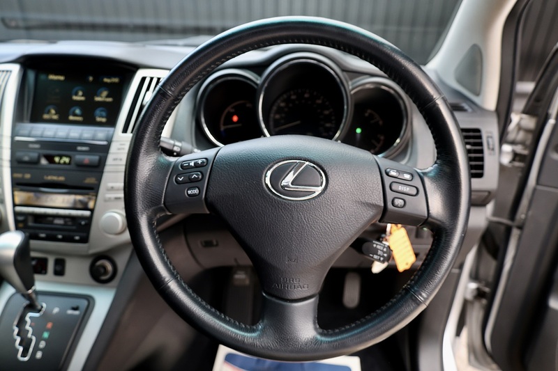 Lexus RX 400h Executive Limited Edition 2 Former Keepers + 16 Lexus Main Dealer Services + Sunroof + Rear Screens Image 41