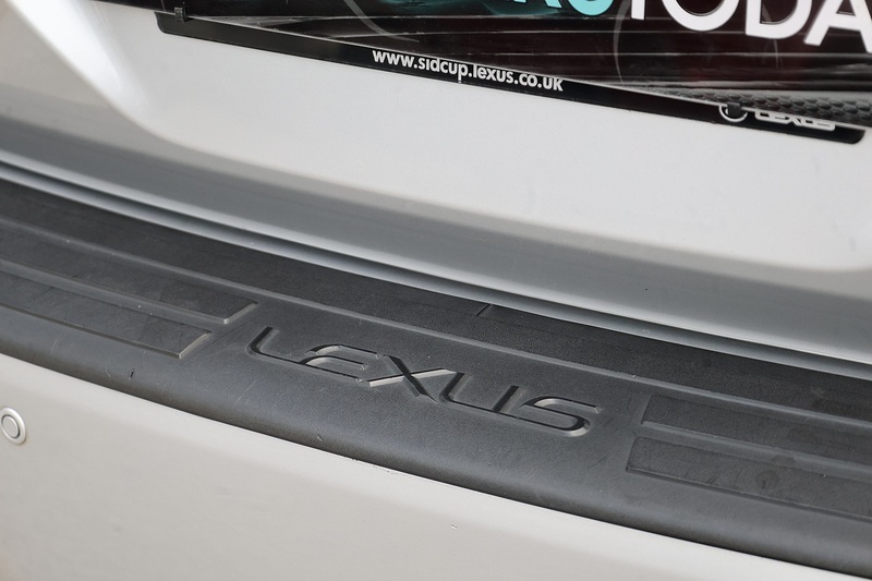 Lexus RX 400h Executive Limited Edition 2 Former Keepers + 16 Lexus Main Dealer Services + Sunroof + Rear Screens Image 44