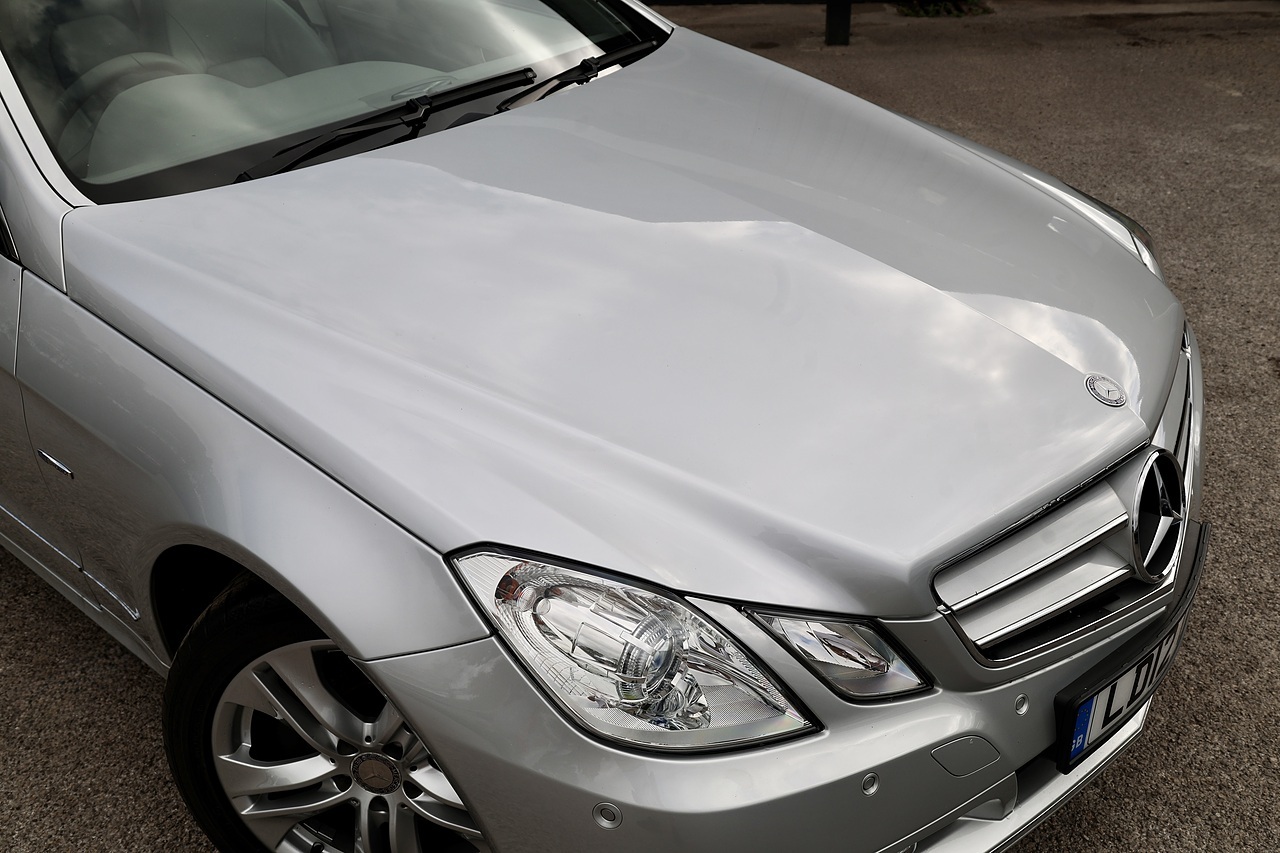 Mercedes-Benz E350 CDI Coupe SE 1 Former Keeper + 14 Mercedes Main Dealer Services - Large 17