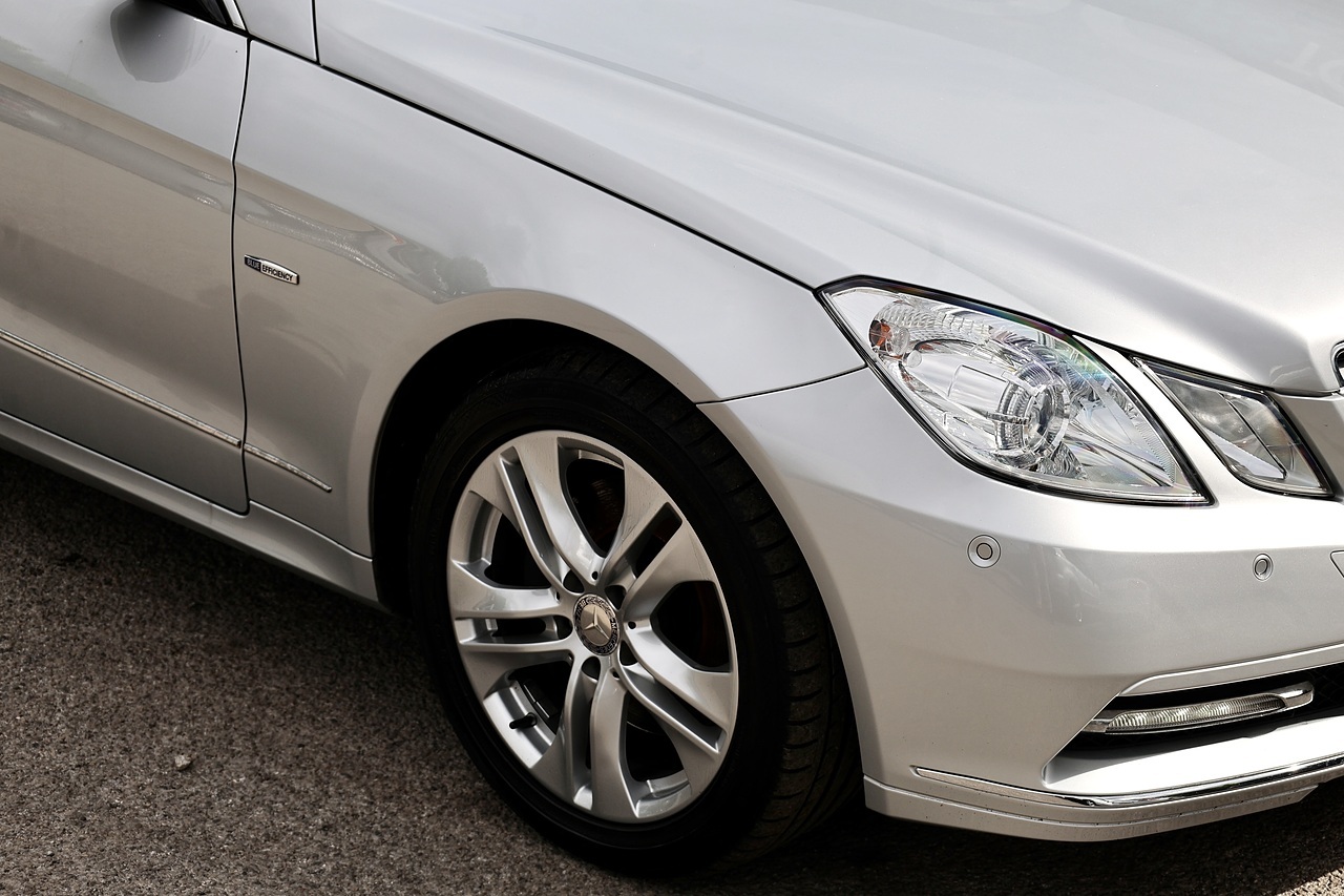 Mercedes-Benz E350 CDI Coupe SE 1 Former Keeper + 14 Mercedes Main Dealer Services - Large 29