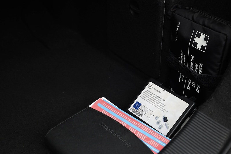 Mercedes-Benz E350 CDI Coupe SE 1 Former Keeper + 14 Mercedes Main Dealer Services Image 31