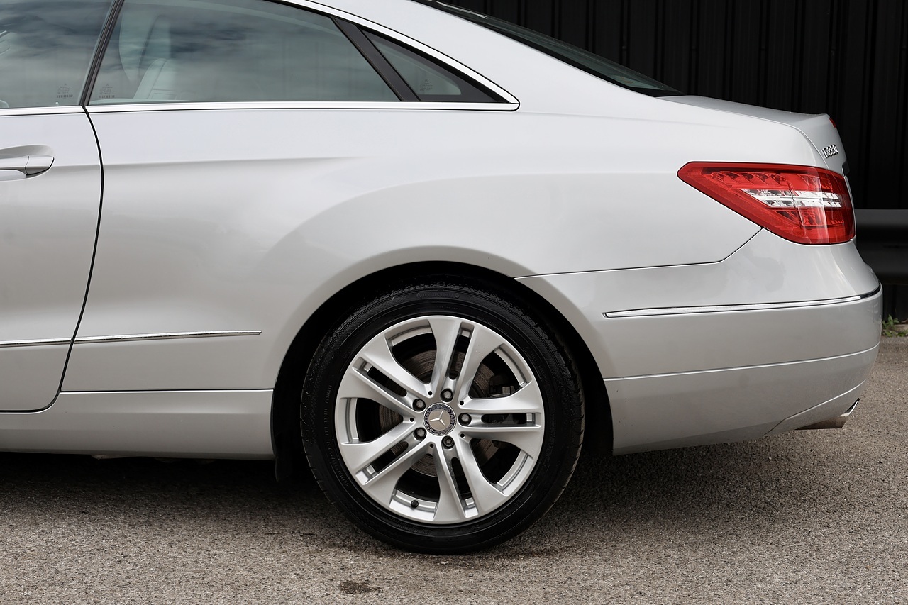 Mercedes-Benz E350 CDI Coupe SE 1 Former Keeper + 14 Mercedes Main Dealer Services - Large 36