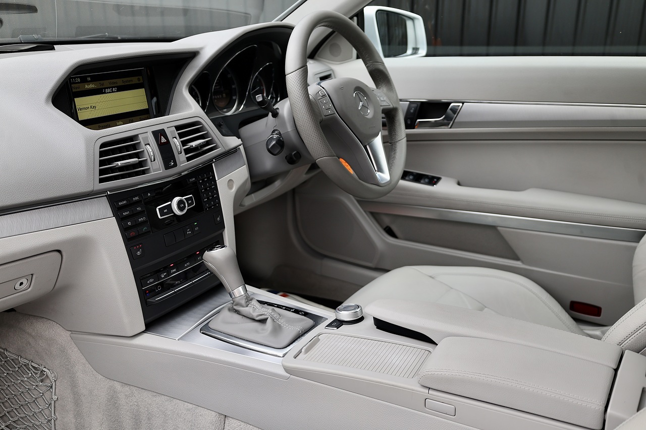 Mercedes-Benz E350 CDI Coupe SE 1 Former Keeper + 14 Mercedes Main Dealer Services - Large 7