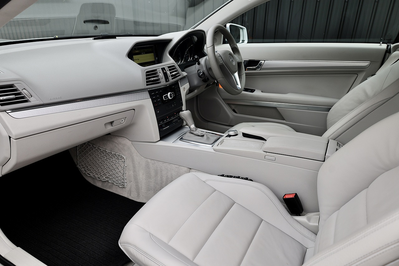 Mercedes-Benz E350 CDI Coupe SE 1 Former Keeper + 14 Mercedes Main Dealer Services - Large 2