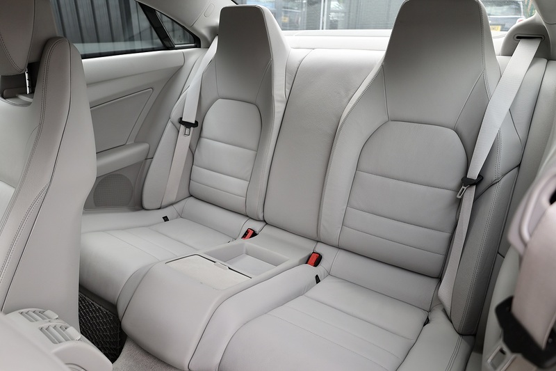 Mercedes-Benz E350 CDI Coupe SE 1 Former Keeper + 14 Mercedes Main Dealer Services Image 12