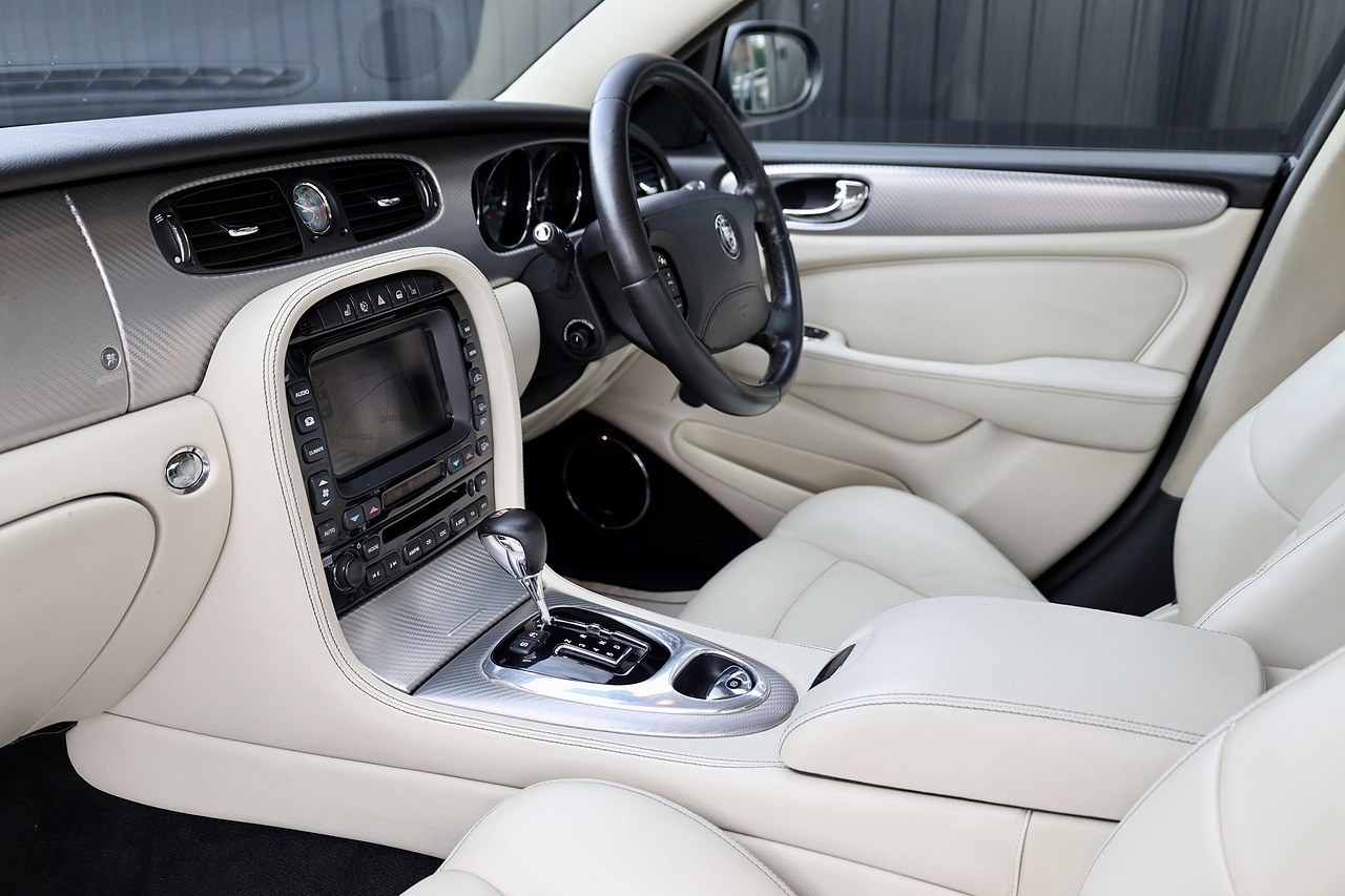 Jaguar XJR Portfolio 1 of 100 UK Cars + Very Special - Large 7