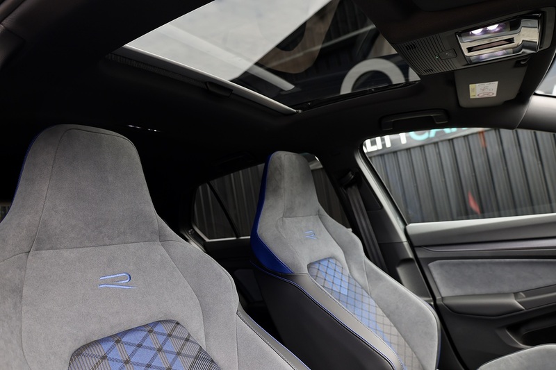Volkswagen Golf R 255 miles from new + Pano Roof + VAT Qualifying Image 7