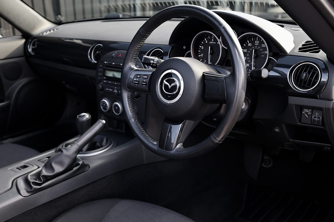 Mazda MX-5 Roadster Just 24k Miles + Folding Hardtop - Large 27