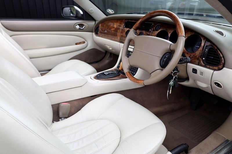 Jaguar XK8 Convertible XK8 Convertible 4.2 2dr Convertible Automatic Petrol Image 4
