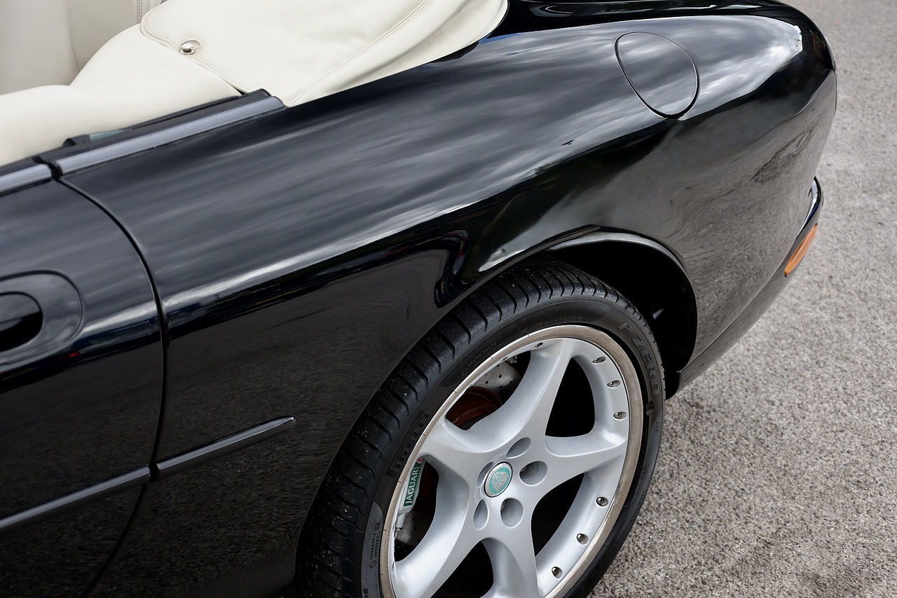 Jaguar XK8 Convertible XK8 Convertible 4.2 2dr Convertible Automatic Petrol - Large 36