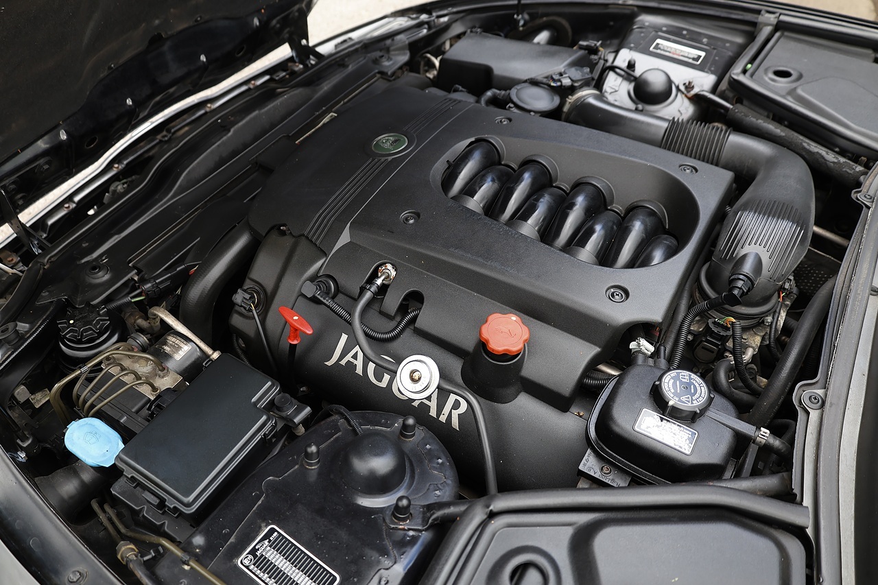 Jaguar XK8 Convertible XK8 Convertible 4.2 2dr Convertible Automatic Petrol - Large 40