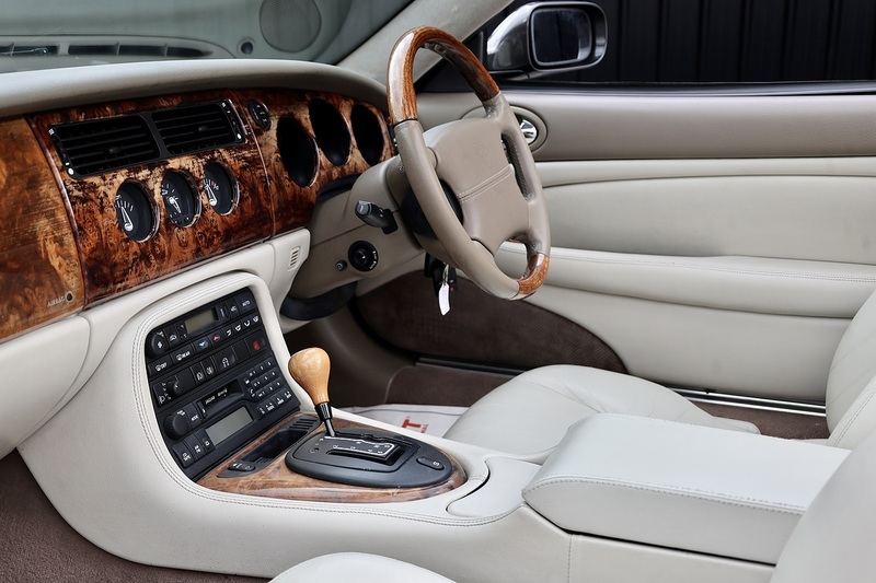 Jaguar XK8 Convertible XK8 Convertible 4.2 2dr Convertible Automatic Petrol Image 5