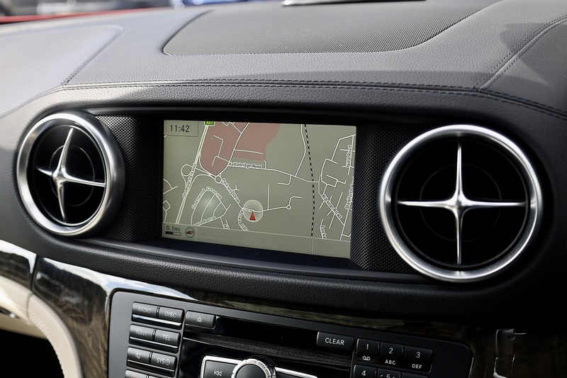 Mercedes-Benz SL 400 AMG Sport 2 Former Keepers + 11 Mercedes Main Dealer Services Image 16