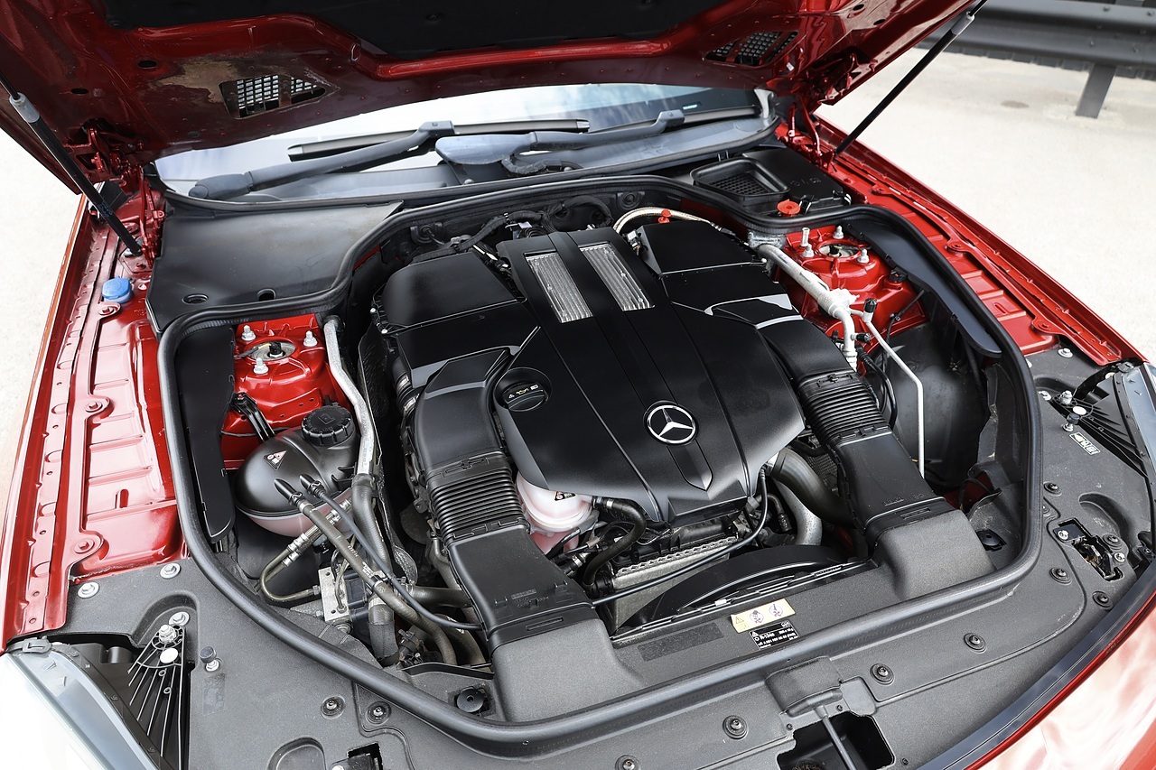 Mercedes-Benz SL 400 AMG Sport 2 Former Keepers + 11 Mercedes Main Dealer Services - Large 18