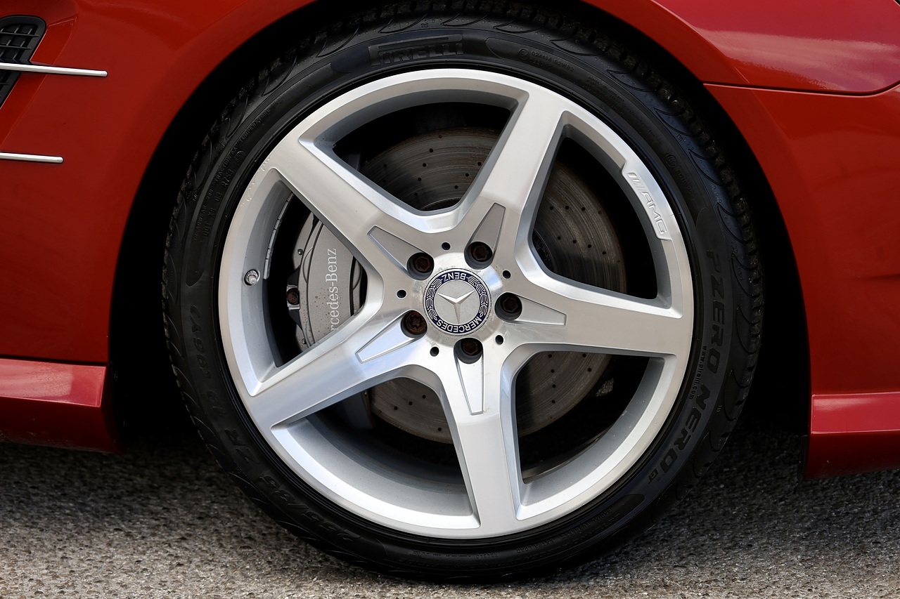Mercedes-Benz SL 400 AMG Sport 2 Former Keepers + 11 Mercedes Main Dealer Services - Large 22