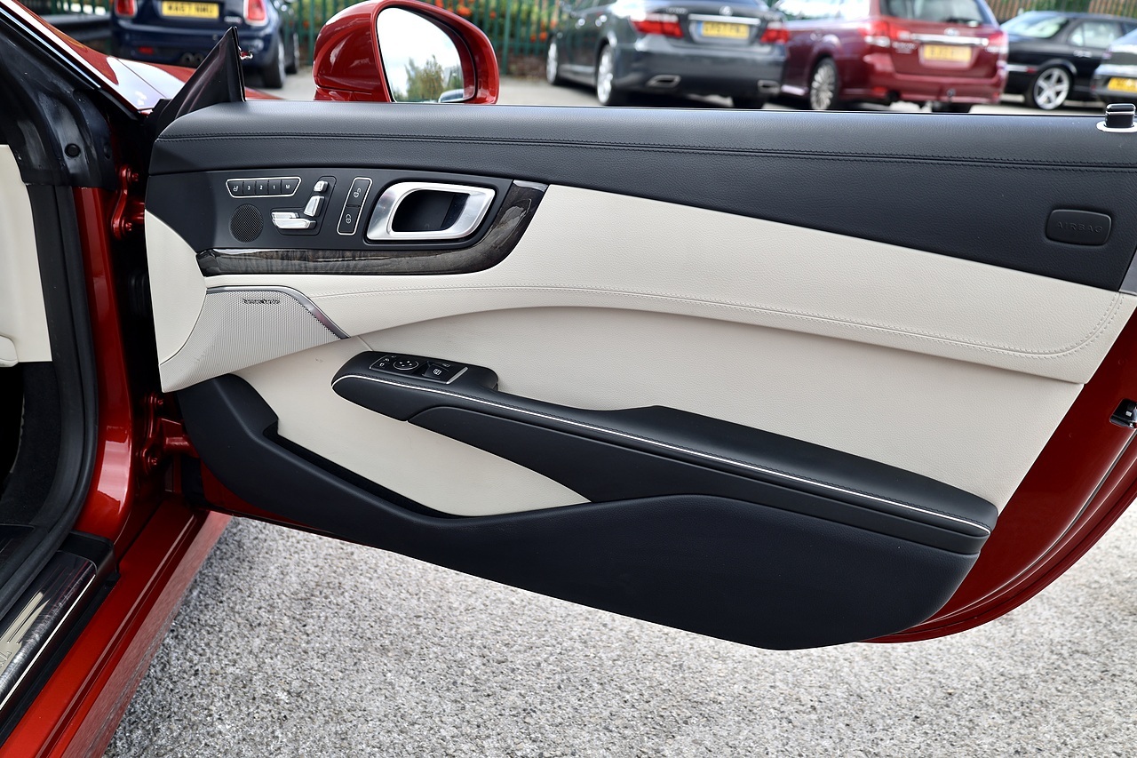 Mercedes-Benz SL 400 AMG Sport 2 Former Keepers + 11 Mercedes Main Dealer Services - Large 23
