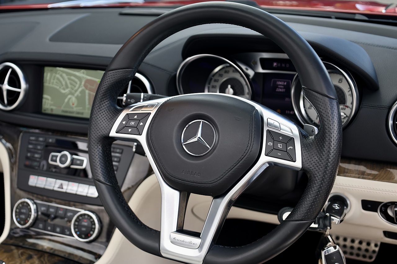Mercedes-Benz SL 400 AMG Sport 2 Former Keepers + 11 Mercedes Main Dealer Services - Large 27
