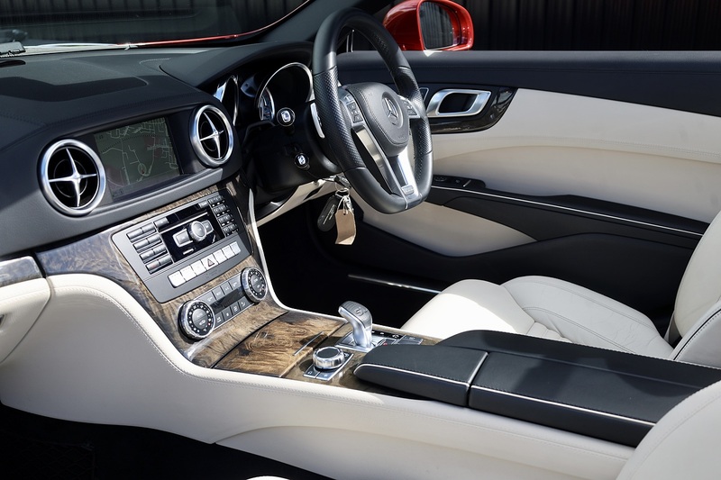 Mercedes-Benz SL 400 AMG Sport 2 Former Keepers + 11 Mercedes Main Dealer Services Image 9