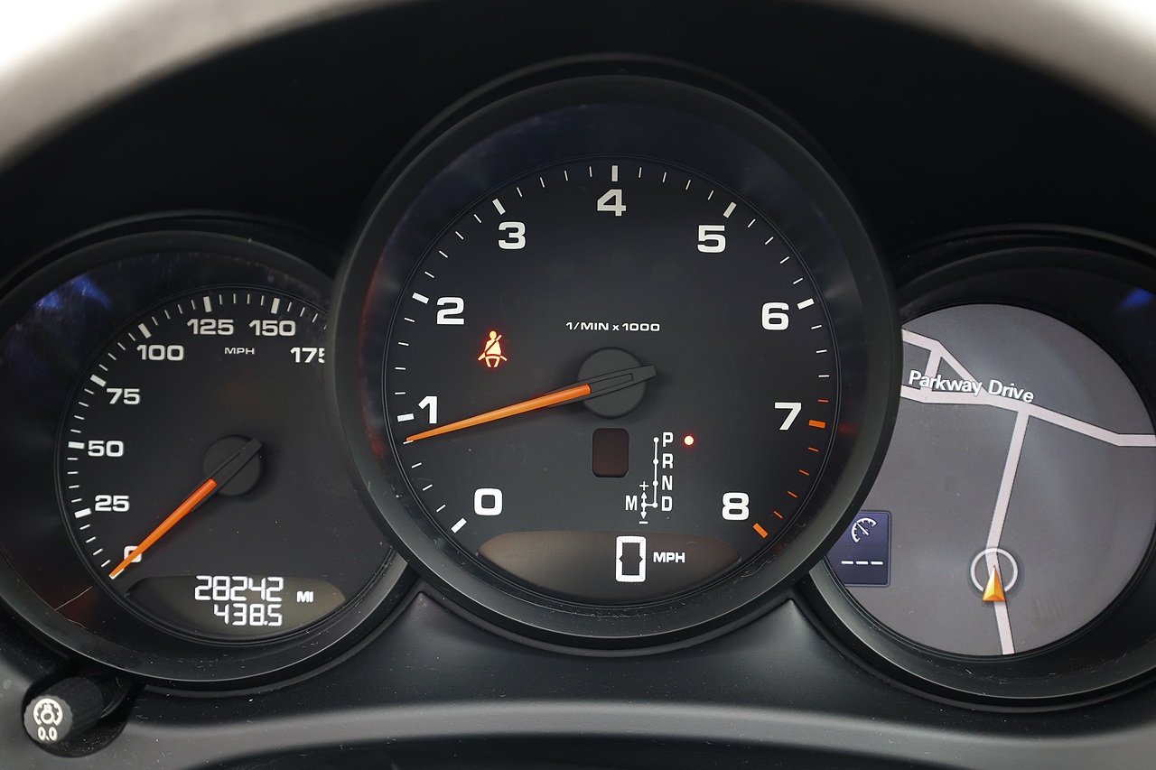 Porsche Macan 1 Lady Owner + £9,500 Cost Options + Beautiful Condition - Large 18