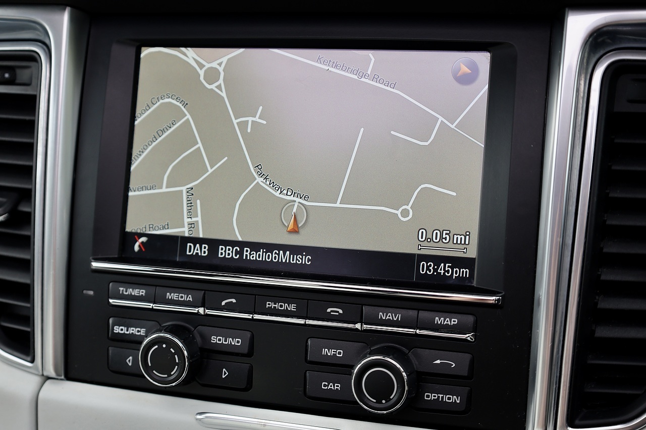 Porsche Macan 1 Lady Owner + £9,500 Cost Options + Beautiful Condition - Large 19