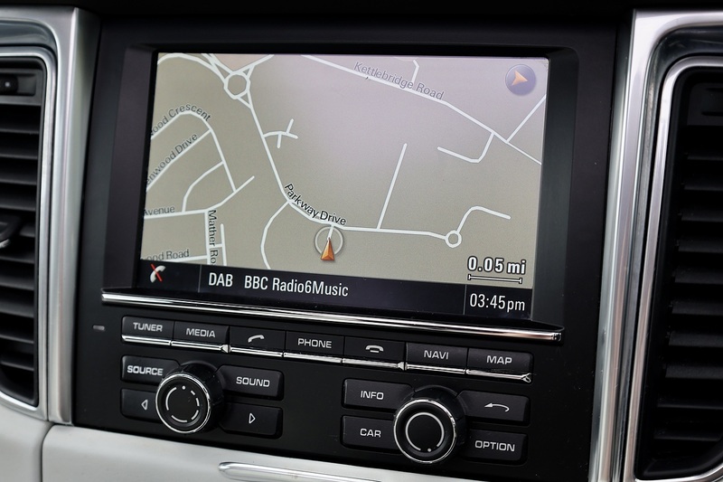 Porsche Macan 1 Lady Owner + £9,500 Cost Options + Beautiful Condition Image 19