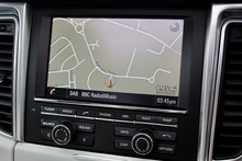 Porsche Macan 1 Lady Owner + £9,500 Cost Options + Beautiful Condition - Thumb 19