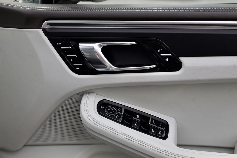 Porsche Macan 1 Lady Owner + £9,500 Cost Options + Beautiful Condition Image 23