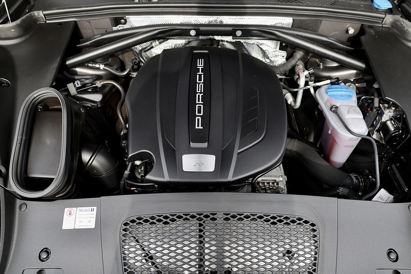 Porsche Macan 1 Lady Owner + £9,500 Cost Options + Beautiful Condition Image 17