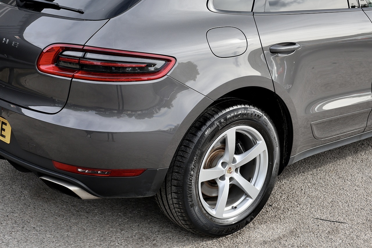 Porsche Macan 1 Lady Owner + £9,500 Cost Options + Beautiful Condition - Large 24