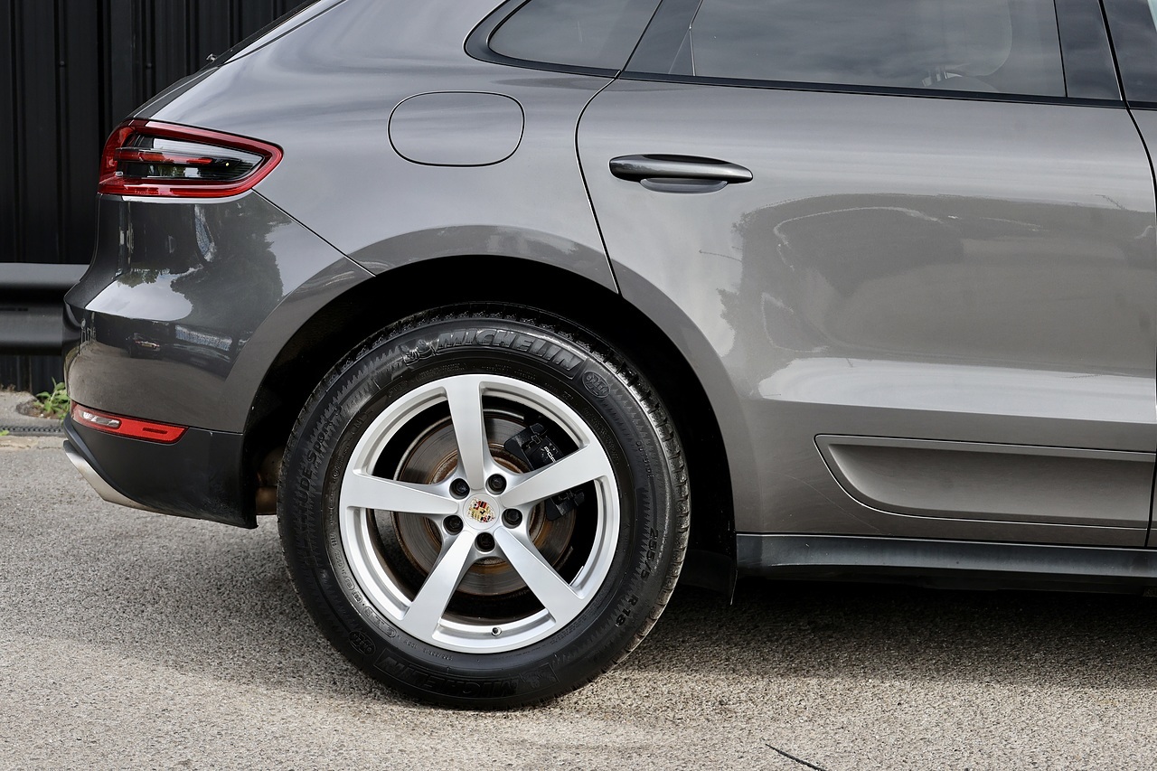 Porsche Macan 1 Lady Owner + £9,500 Cost Options + Beautiful Condition - Large 25