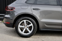 Porsche Macan 1 Lady Owner + £9,500 Cost Options + Beautiful Condition - Thumb 25