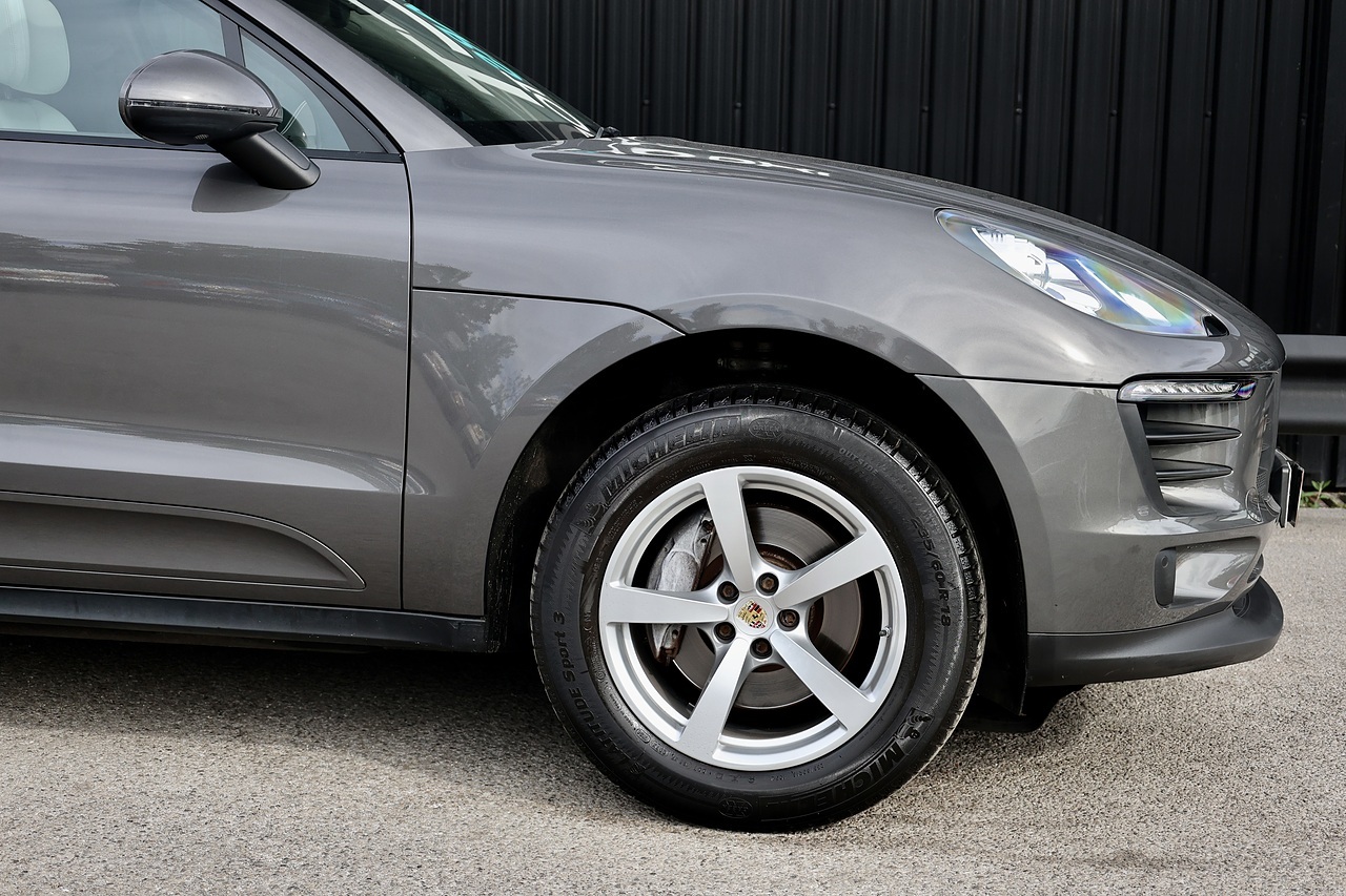 Porsche Macan 1 Lady Owner + £9,500 Cost Options + Beautiful Condition - Large 26