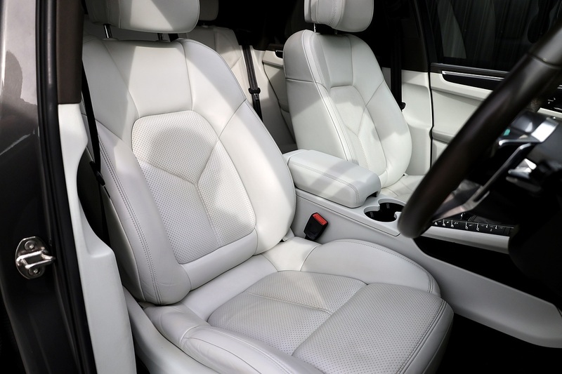 Porsche Macan 1 Lady Owner + £9,500 Cost Options + Beautiful Condition Image 16